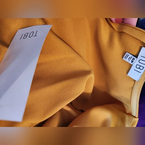 NWT Tobi Women's Cut Out Deep V Neck Bodycon Dress Mustard Yellow Size S - Picture 4 of 4